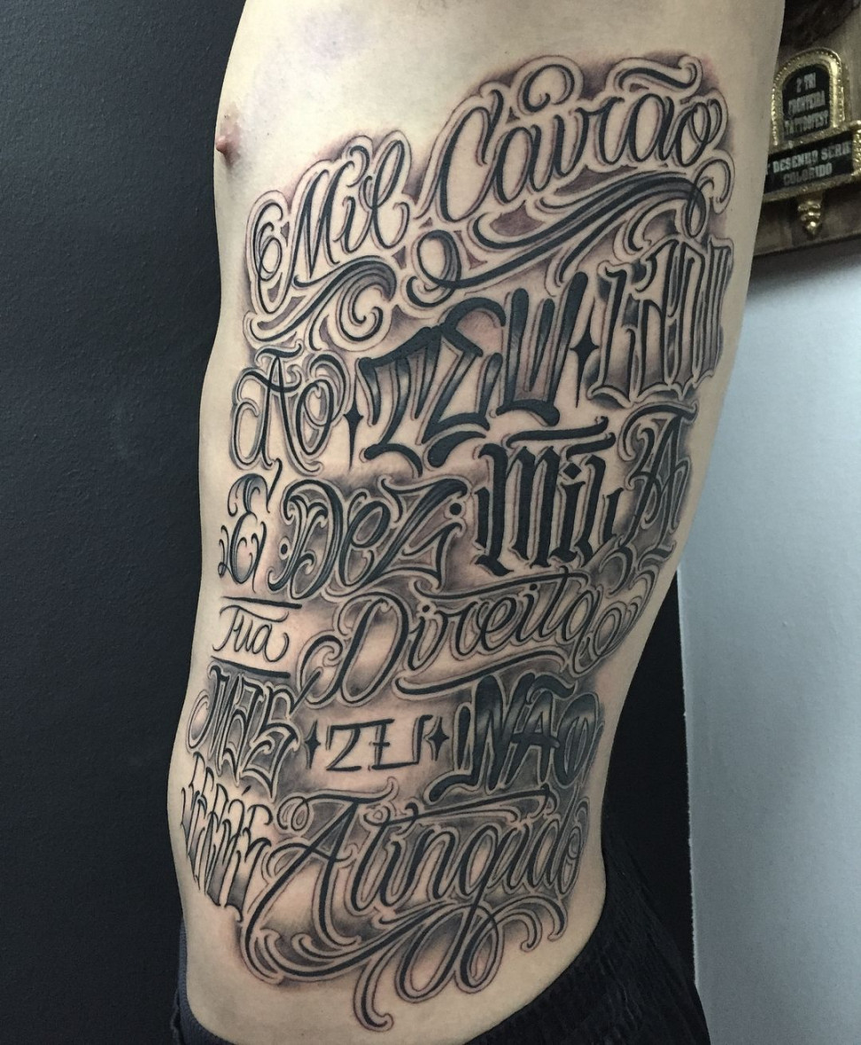 Image may contain:  person, drink  Lettering tatuagem, Tatuagem