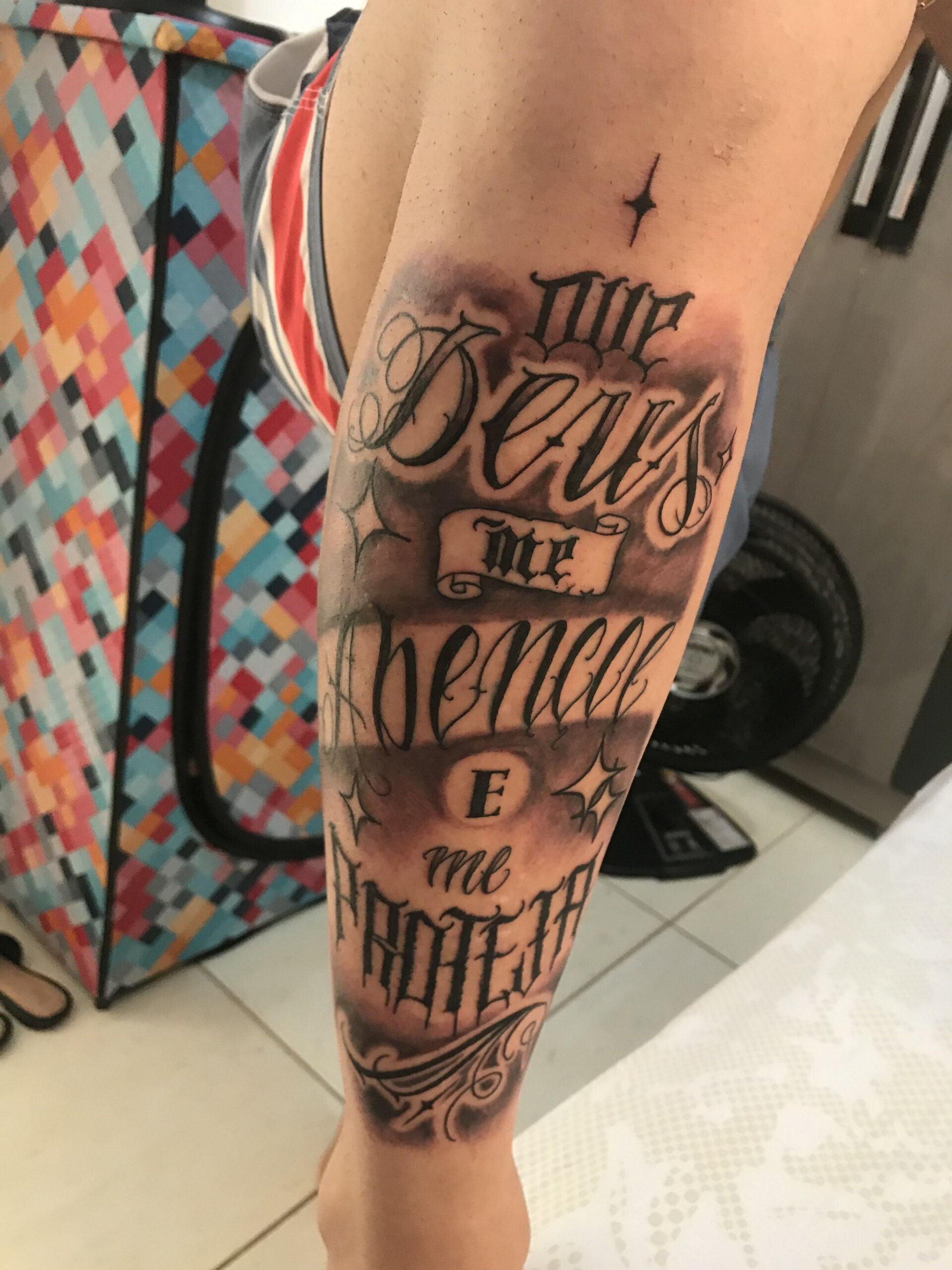 Tatuagem na perna frase  Tatuagem na perna, Tatuagem, Tatuagem