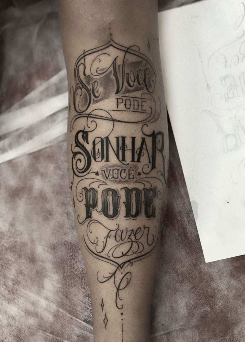 Pin de Carlos Souza em Letras  Tatuagem panturrilha masculina