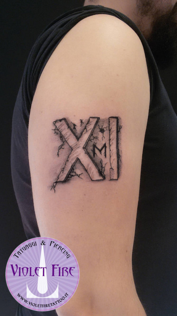 tatuaggio scritta romana numero romano XI  by Violet-Fire-Tattoo