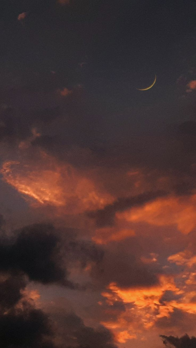 Stunning Sunset and Moonrise Wallpapers for Your Lockscreen and